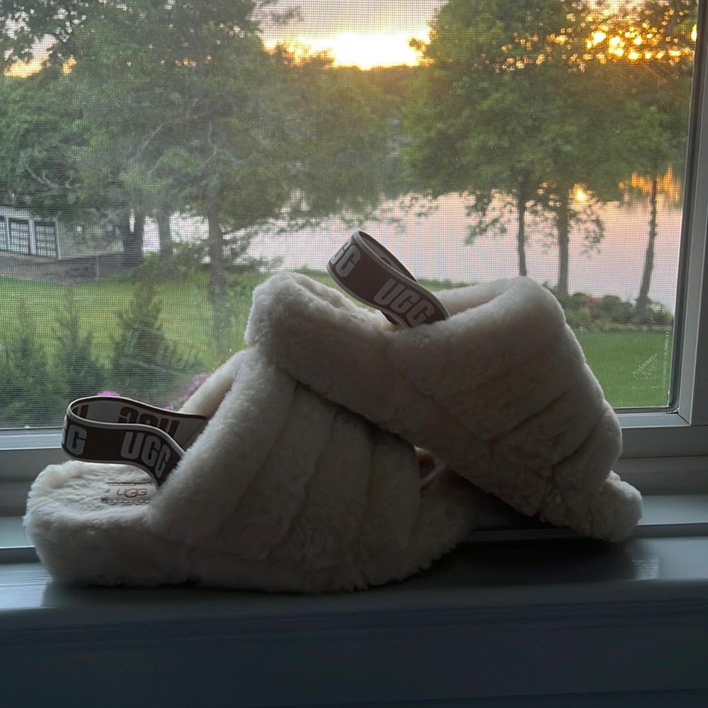 Worn once ugg slippers